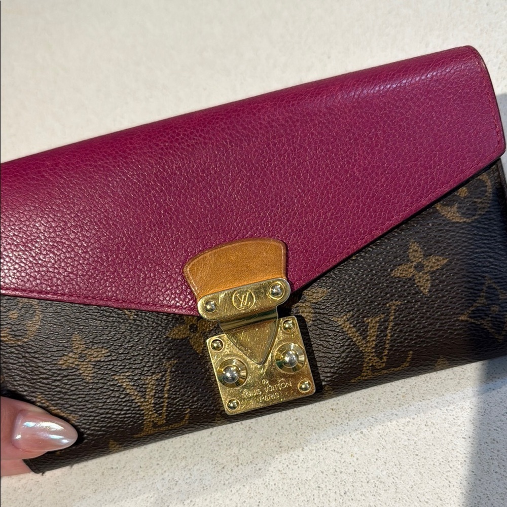 SOLD! Louis Vuitton Pink and Brown Women's Wallet - Picture 4 of 11